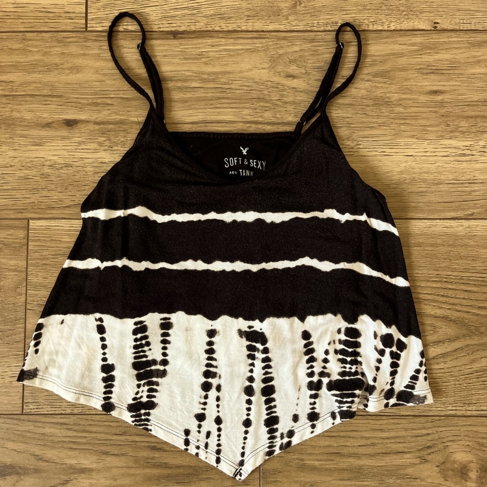 Cute black and white slightly cropped tank top from American Eagle